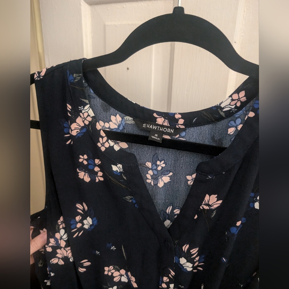 V-neck floral dress with pockets